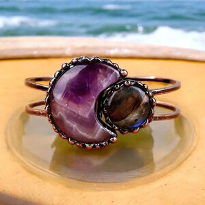 🆕️🌙Boho-Chic Vintage Moon Cuff Bracelet - Genuine Amethyst & Labradorite 🌟